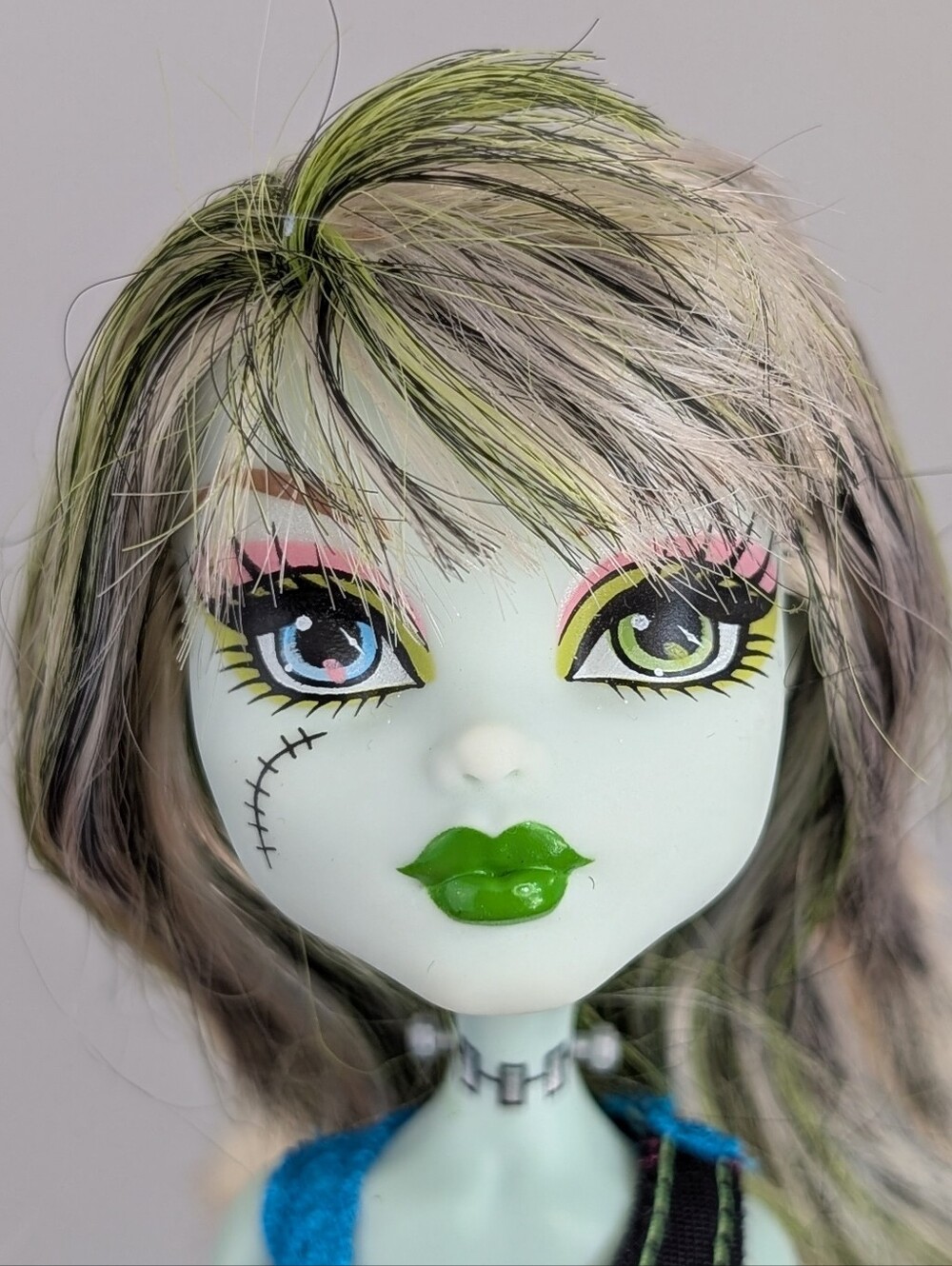 Monster High Skulltimate Roller Maze Frankie Stein Doll - Picture 4 of 10